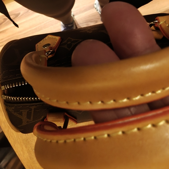 LV Monogram Fashion Bag. - Picture 5 of 8